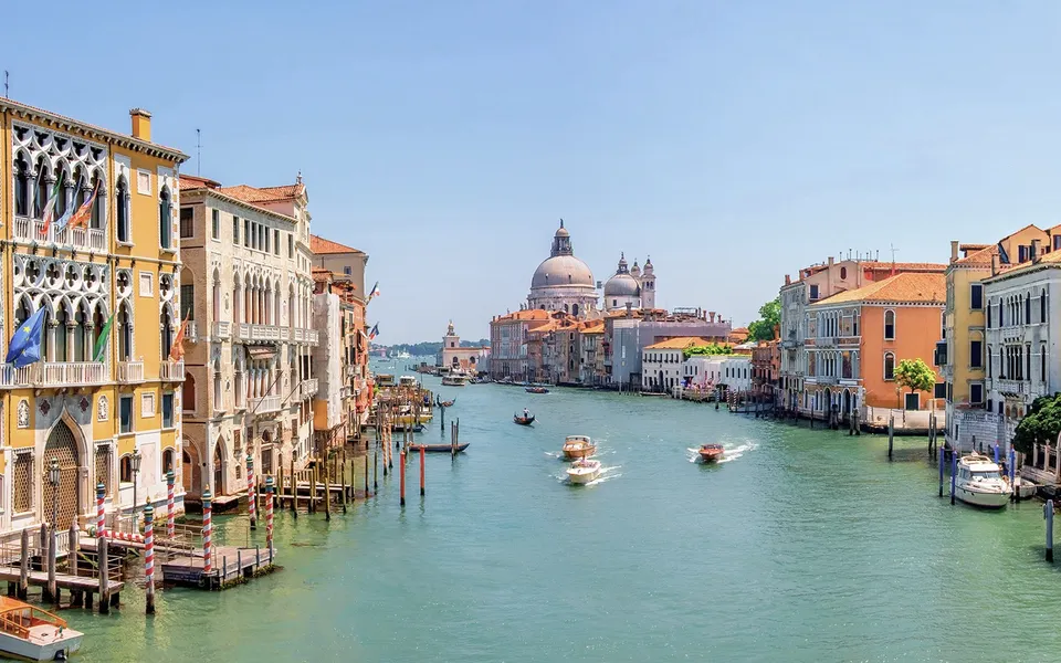 Grand Canal buildings and the dome of Santa Maria della Salute